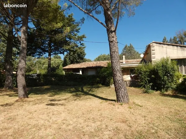 Maison 11 pièces 238 m²