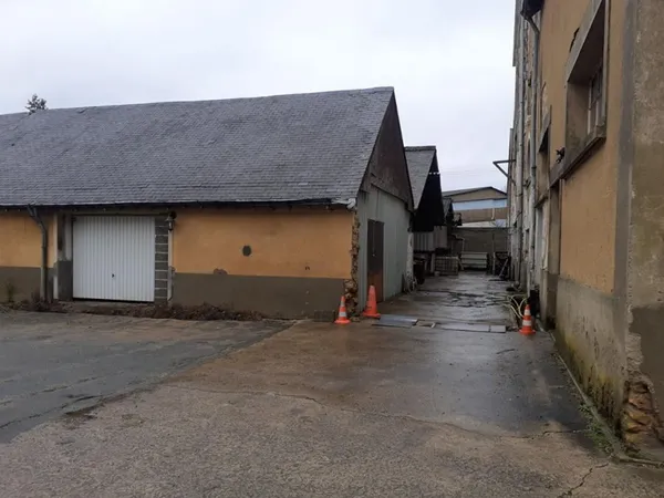 Local 1 pièce 560 m²