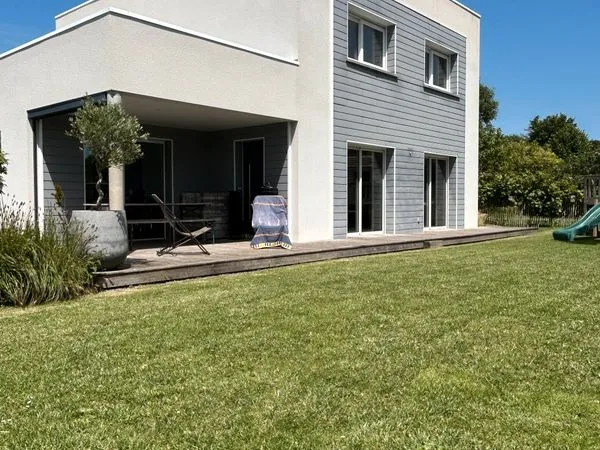 Maison contemporaine de 155 m² - 5 chambres - Terrain 720 m²