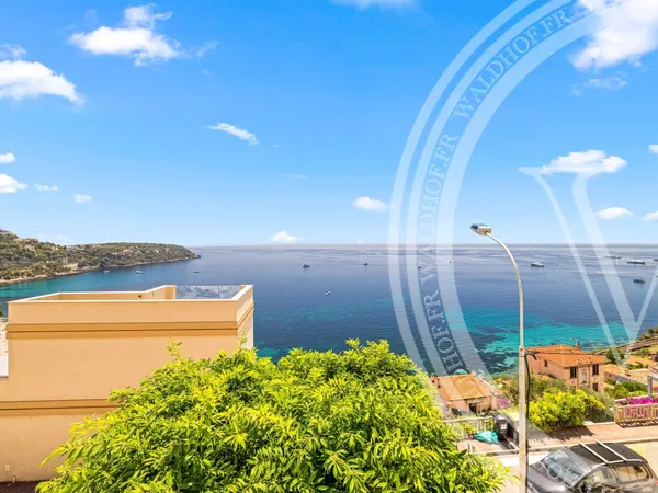 Une résidence de jardin de trois chambres entièrement rénovée au-dessus de la mer, Roquebrune-Cap-Ma