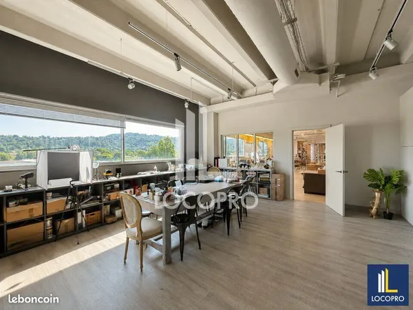 Local d'activité 941 m²