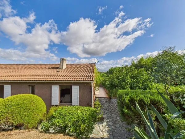 VILLA A VENDRE A CONFINA