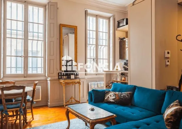 Exclusivité FONCIA, beau T2 dans ancien hôtel particulier