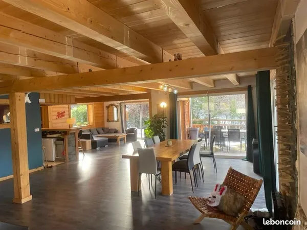Villa avec piscine + 2 appartements