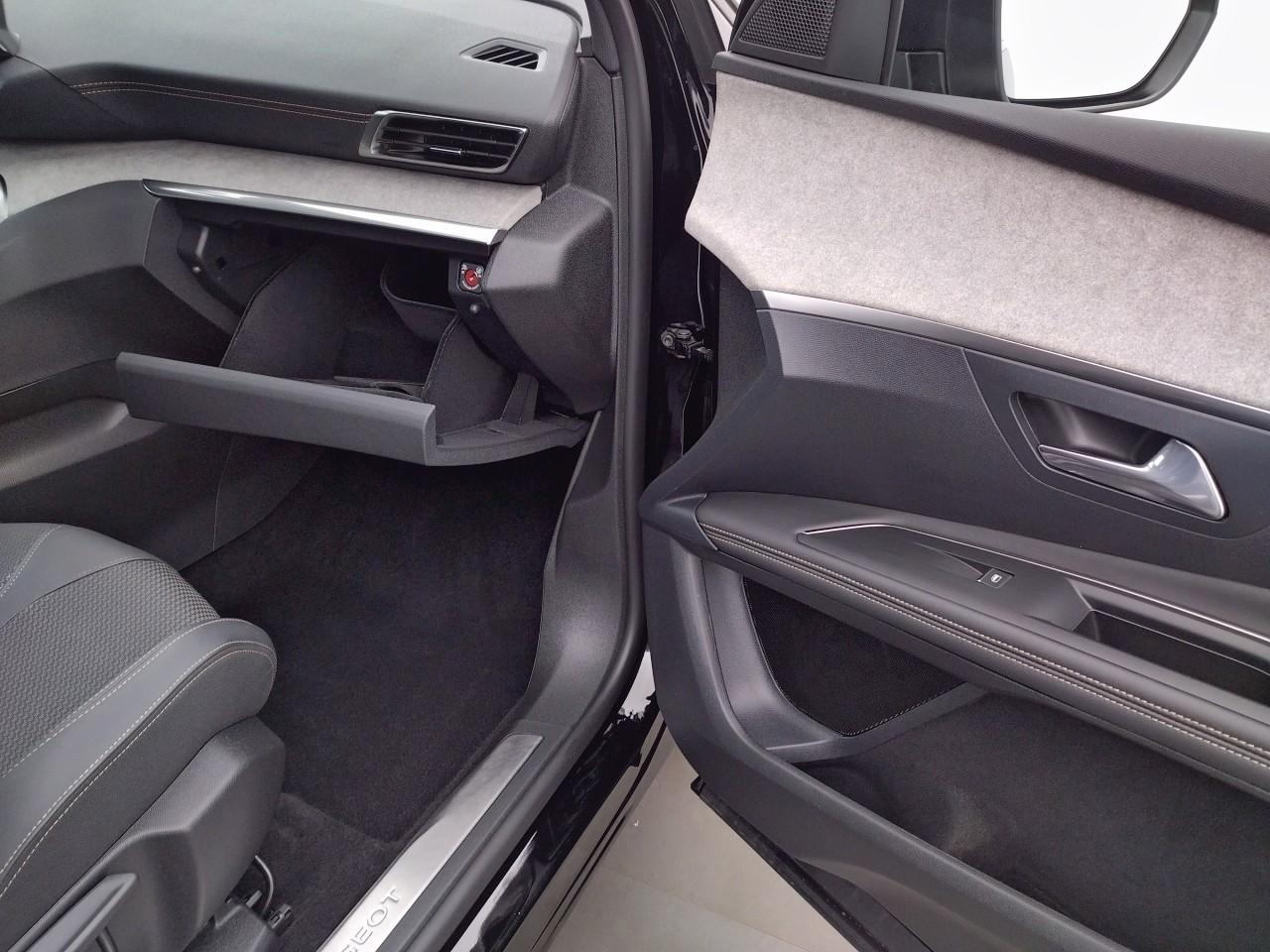 Peugeot 3008 puretech 130ch s&s eat8 gt — photo 26