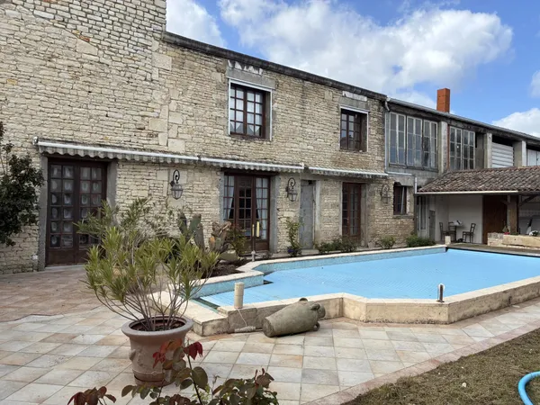 Maison 184m² avec piscine à Epannes