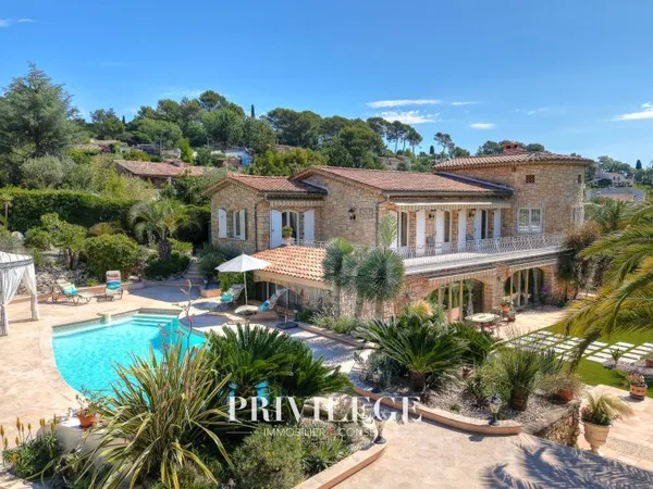 Mougins Élégance contemporaine au coeur d'un domaine privé