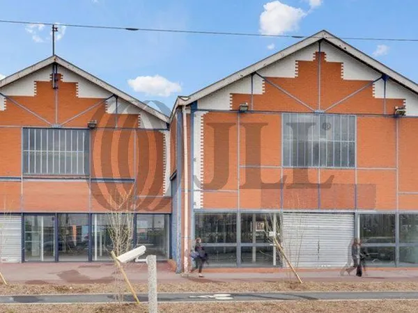 Local d'activité 1054 m²