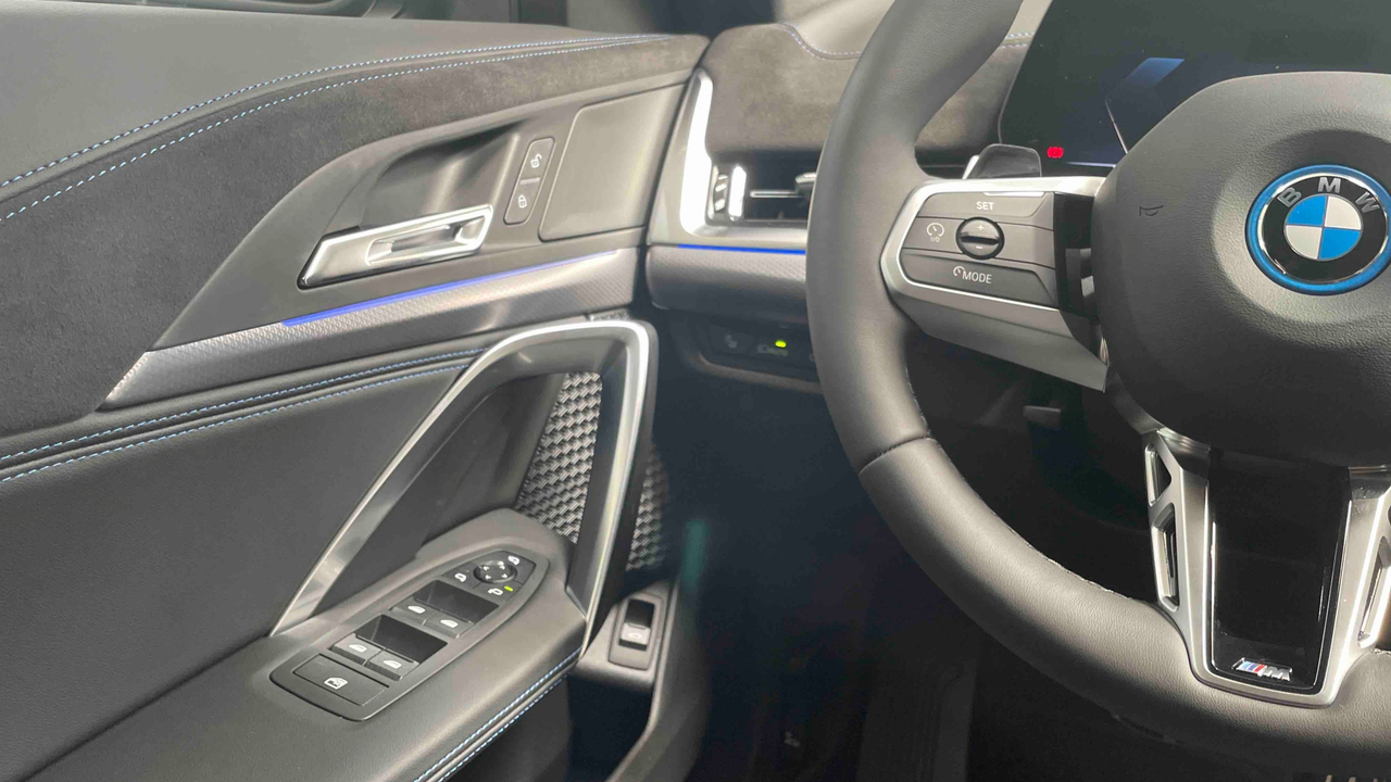 BMW iX1 eDrive20 — photo 25