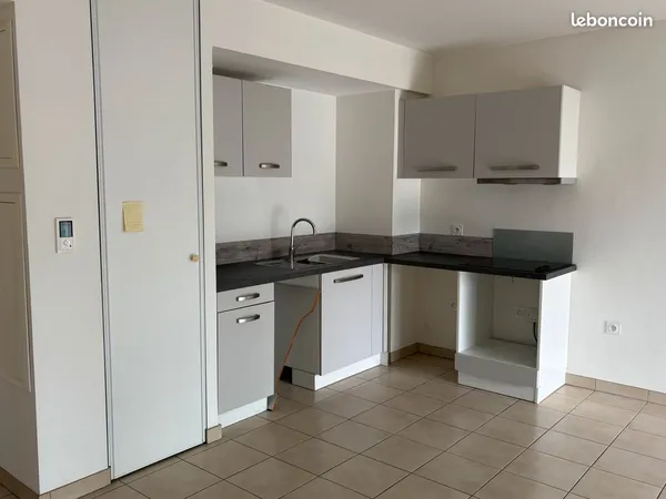T2 dernier etage + 2 places de parking
