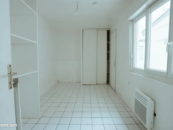 Studio 1 pièce 13 m²