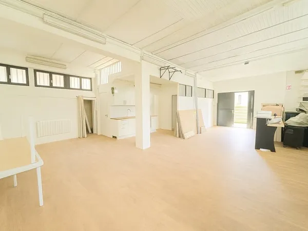 ** LOCAL D'ACTIVITE A PROXIMITE IMMEDIATE DE LA PLACE CARNOT