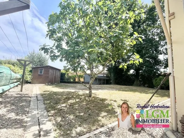 Maison À Vendre - Mouilleron le Captif- Maison familiale avec jardin arboré dans un lotissement calm