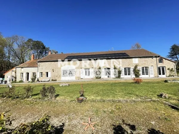 À SAISIR - Aux portes d'Autun - Longère de caractère de 241m²