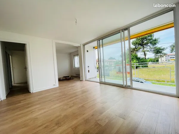 # PESSAC - T4 RÉNOVÉ 66 m² + GARAGE 25 m² - DPE C *NOUVEAU PRIX : 239 000 - DIRECT PROPRIÉTAIRE