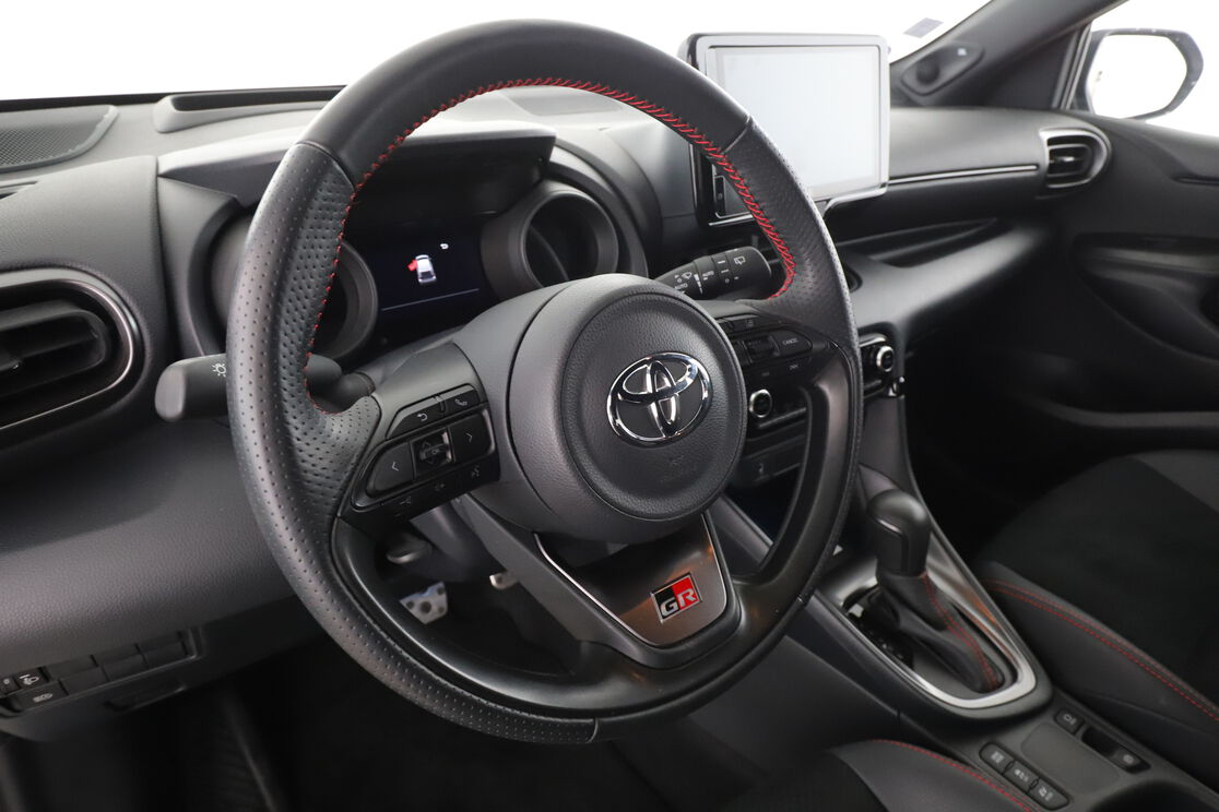 Toyota Yaris 1.5 Hybrid GR Sport — photo 10