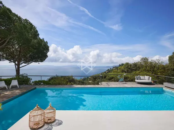 Villa 10 pièces 340 m²