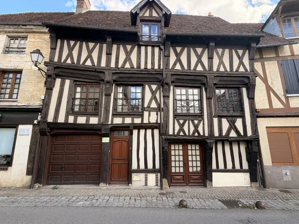 MAISON ANCIENNE DE VILLE !
