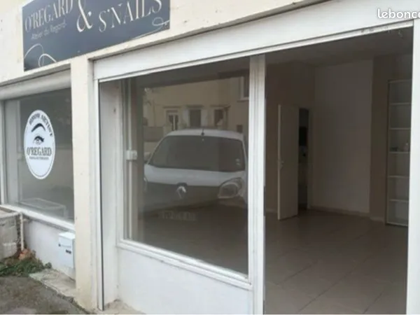 À LOUER - LOCAL COMMERCIAL DE 24 m² - DISPONIBLE LE 1er FÉVRIER 2027