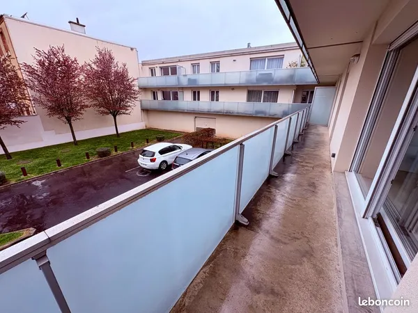 Reims centre gare - t3 de 70 m2 habitables avec terrasse et garage