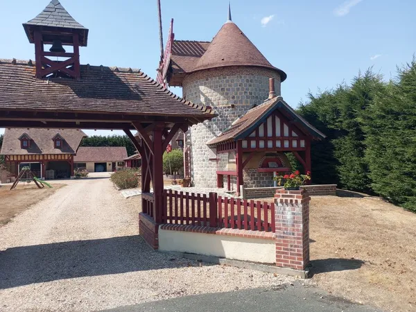 Propriété de caractère sur 7 hectares avec moulin à vent en