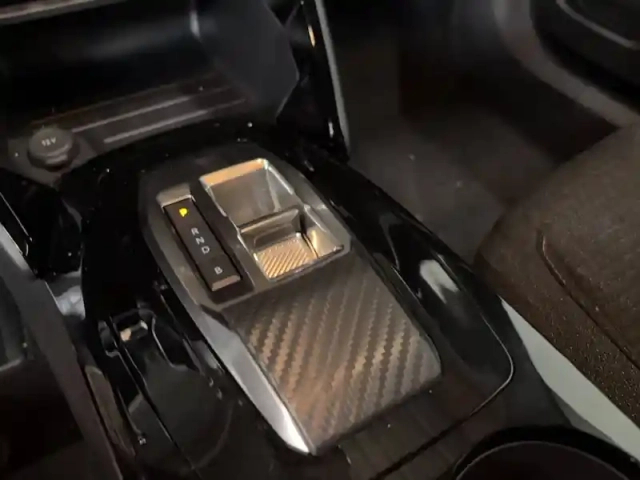 Peugeot 2008 electrique 50 kwh 136 ch — photo 11