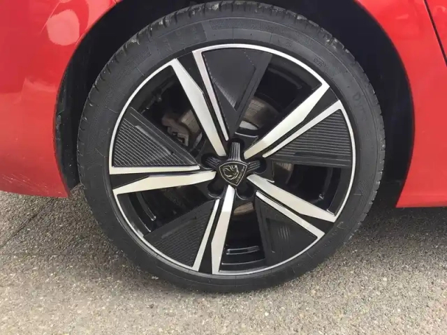 Peugeot 308 phev 225 e-eat8 — photo 24