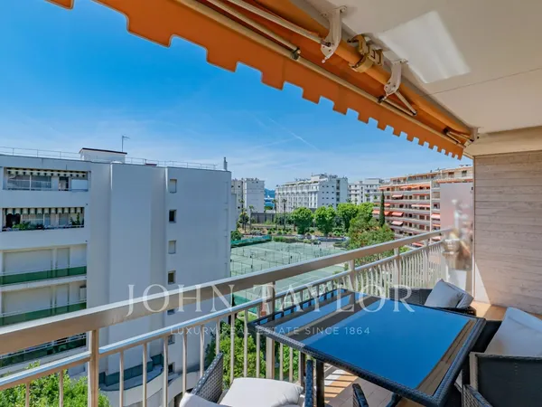 Appartement d'angle 3 pièces avec terrasse et aperçu mer