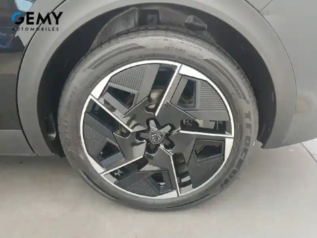 Peugeot 408 phev 225 e-eat8 — photo 11