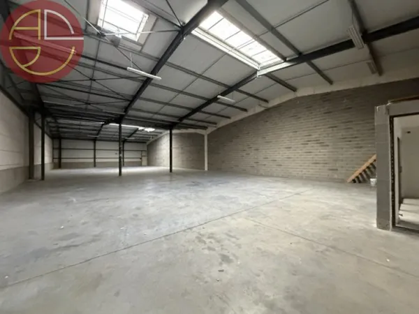 Entrepôt 1560 m²