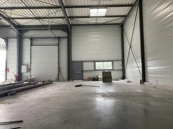 Local commercial 400 m²