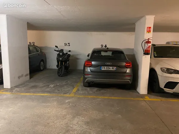 Location Parking Levallois