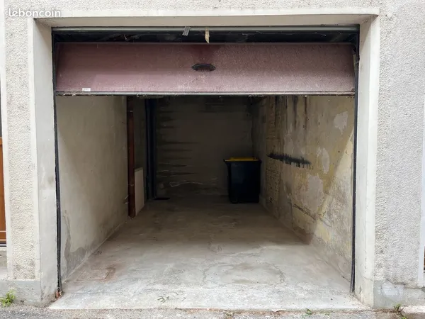 Garage / Box • centre ville de Bray