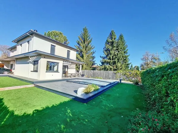 Maison 8 pièces 220 m²