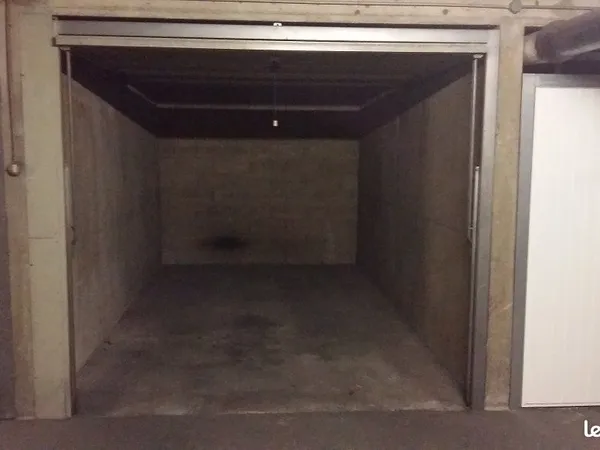Location Box fermé 13.5m² - Paris 15 Convention - Georges Brassens - Parc des Expositions