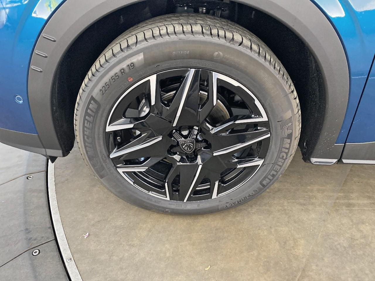 Peugeot 3008 hybrid 145 e-dcs6 gt — photo 11