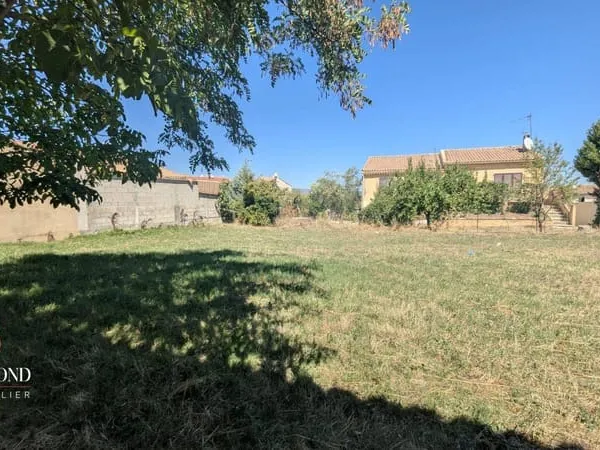 Terrain 520 m²