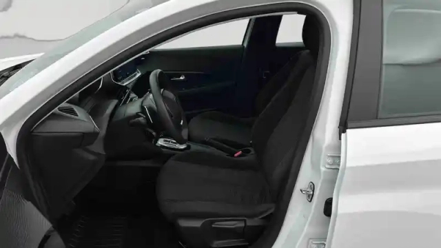 Peugeot 208 hybrid 100 e-dcs6 — photo 11