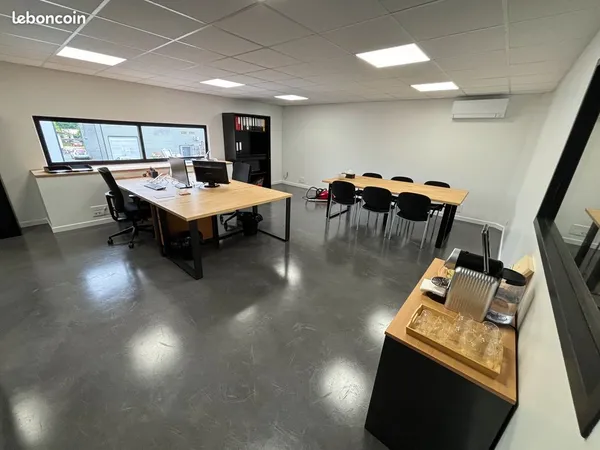 Local d'activité de 184 m² avec extérieur clos de 260 m²