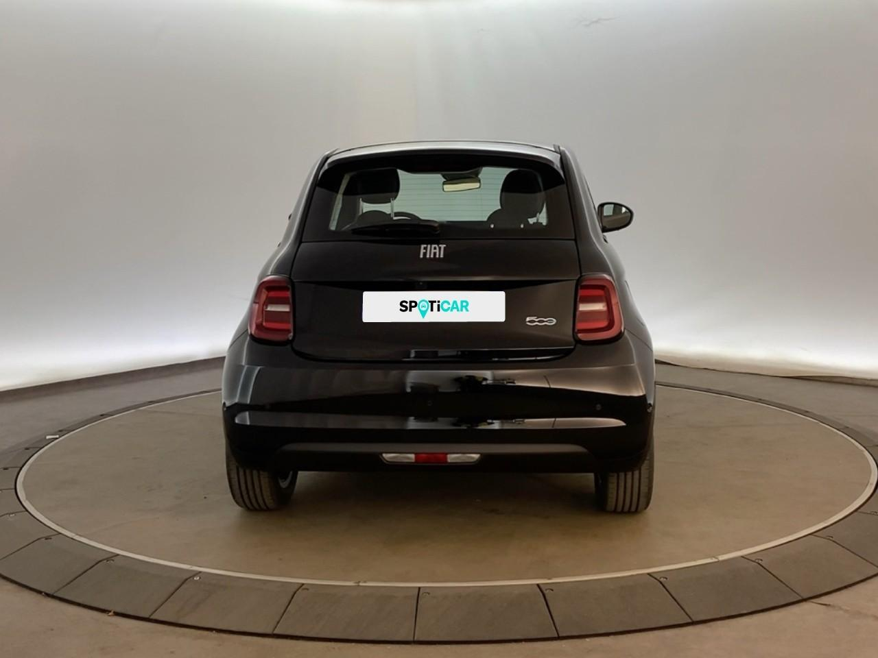 Fiat 500 3+1 e 118 ch red — photo 5