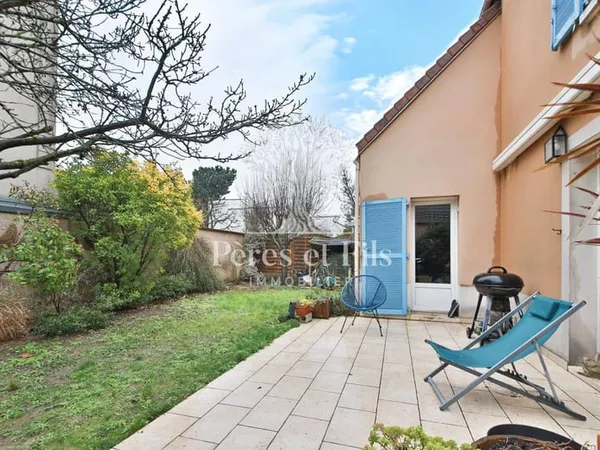 Maison familiale, baignée de lumière, au sein d'une allée privée avec un grand jardin - Quartier du 