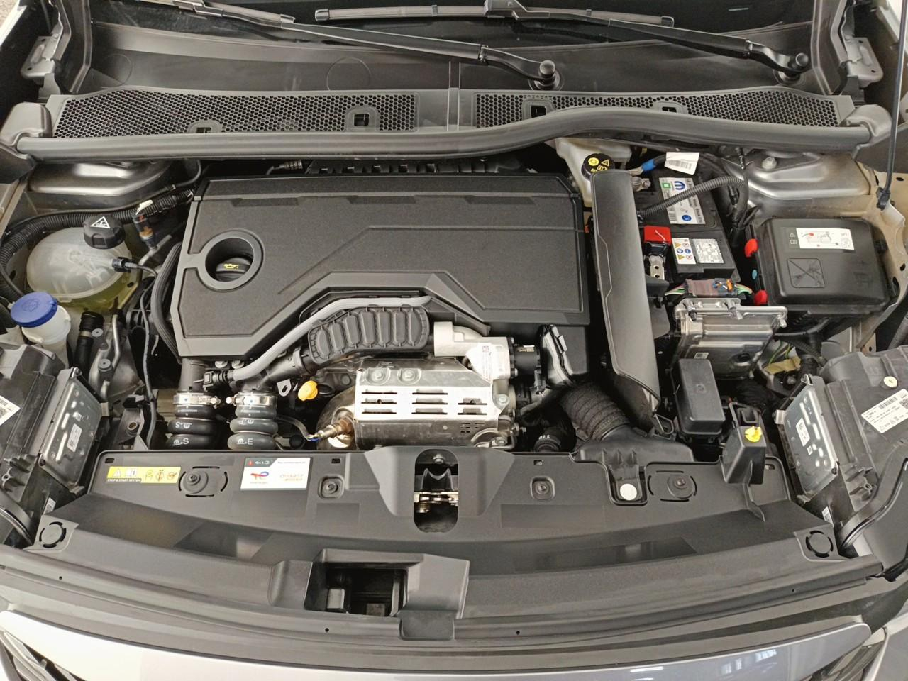 Peugeot 2008 hybrid 136 e-dcs6 gt — photo 14