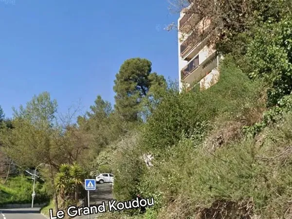 Nice LAS PLANAS garage