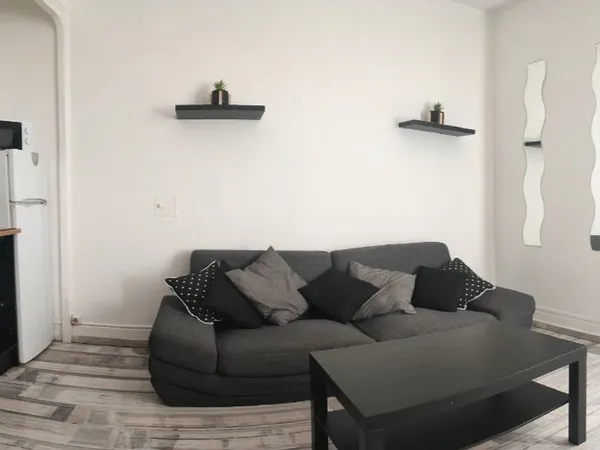 T2 meublé 35m2 Plein centre de Bron