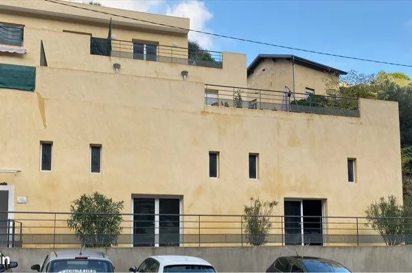 Local commercial sécurisé 330m2 Canta galet