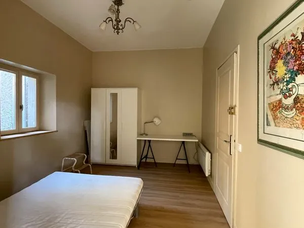 Chambre meublée