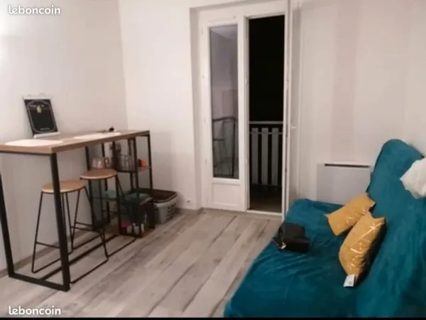 Studio meublé, parking privé et balcon