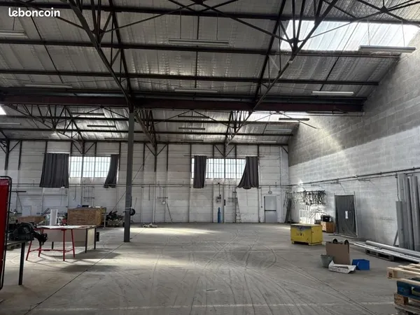 Local bureaux 1 025 m²