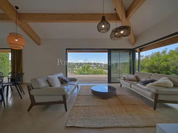 Villa contemporaine avec vue Saint-Gély-du-Fesc centre.