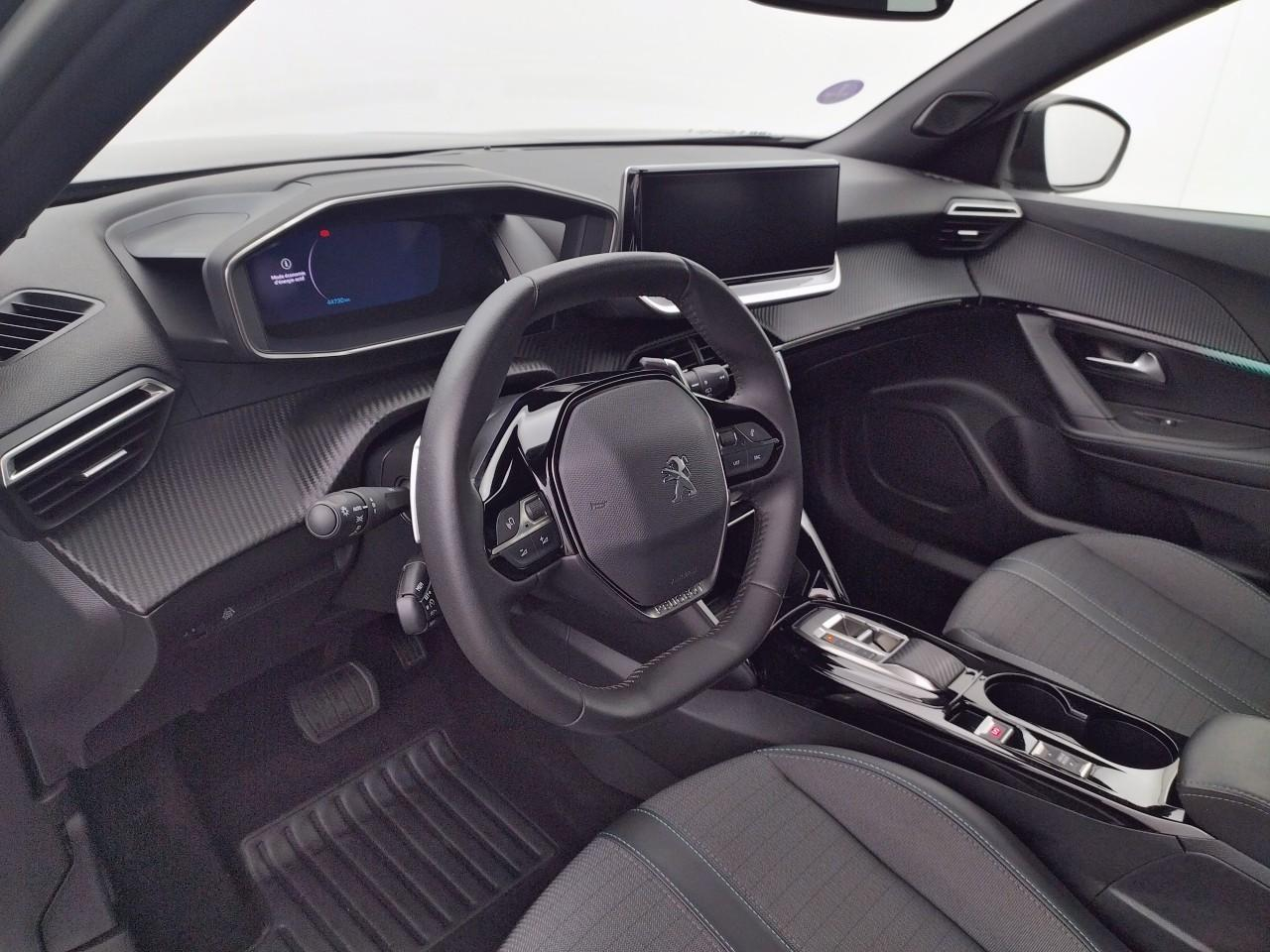Peugeot 2008 puretech 130 s&s eat8 allure pack — photo 9